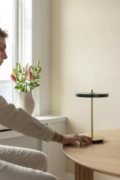 Umage Asteria Tafellamp LED Oplaadbaar Ø20 Nuance Rose -Flos || EMU Winkel x886x886 umage asteria portable tafellamp led7.jpg.pagespeed.ic .thF8YQtWT0