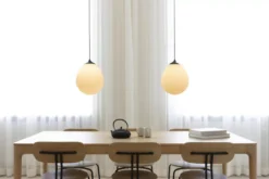 Umage Around The World Hanglamp Geborsteld Messing -Flos || EMU Winkel x886x886 umage curious eetkamerstoel.jpg.pagespeed.ic .alRwRmyqkN