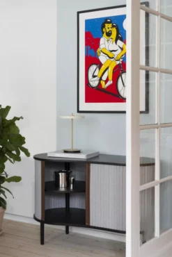 Umage Asteria Tafellamp LED Oplaadbaar Ø20 Nuance Rose -Flos || EMU Winkel x886x886 umagelifestyleaudaciousblackoaksilvergreyasteriamovepearlwhitehighres11.jpg.pagespeed.ic .qNx9n oCv0