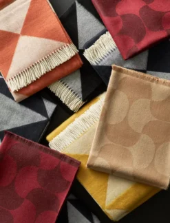 Verpan Mirror Throw Plaid 198x130 Oranje -Flos || EMU Winkel x886x886 verpan mirror throw plaid12.jpg.pagespeed.ic .sdVxP8NkQ1