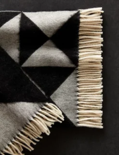 Verpan Mirror Throw Plaid 198x130 Oranje -Flos || EMU Winkel x886x886 verpan mirror throw plaid5.jpg.pagespeed.ic .lyUdg7sB 2