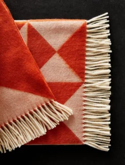 Verpan Mirror Throw Plaid 198x130 Oranje -Flos || EMU Winkel x886x886 verpan mirror throw plaid9.jpg.pagespeed.ic .pSkdLSdzfG