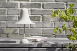 Verpan Pantop Tafellamp LED Oplaadbaar Lichtblauw -Flos || EMU Winkel x886x886 verpan pantop portable tafellamp21.jpg.pagespeed.ic .SE6xO BGXW