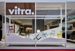Vitra All Plastic Stoel Met Viltglijders Chocolate -Flos || EMU Winkel x886x886 vitra all plastic chair stoel sfeer 4 1.jpg.pagespeed.ic .ZHs upzcv0